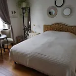 Oda ve Kahvaltı De Bezige Bij 3*